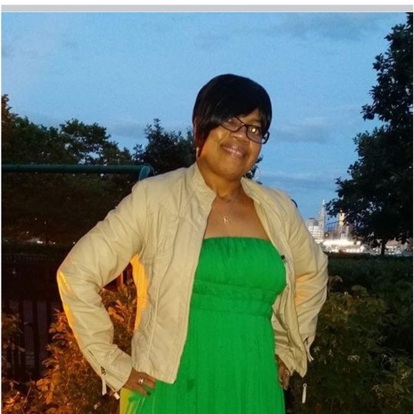 Meet your Posher, Gwen - Picture 1 of 1